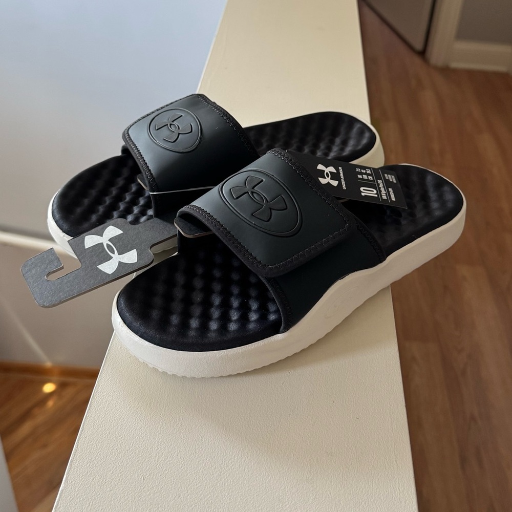 Brand new”Under Armour”(UA W Ignite Pro 8 SL)women’s slippers.Size-10,black 🖤